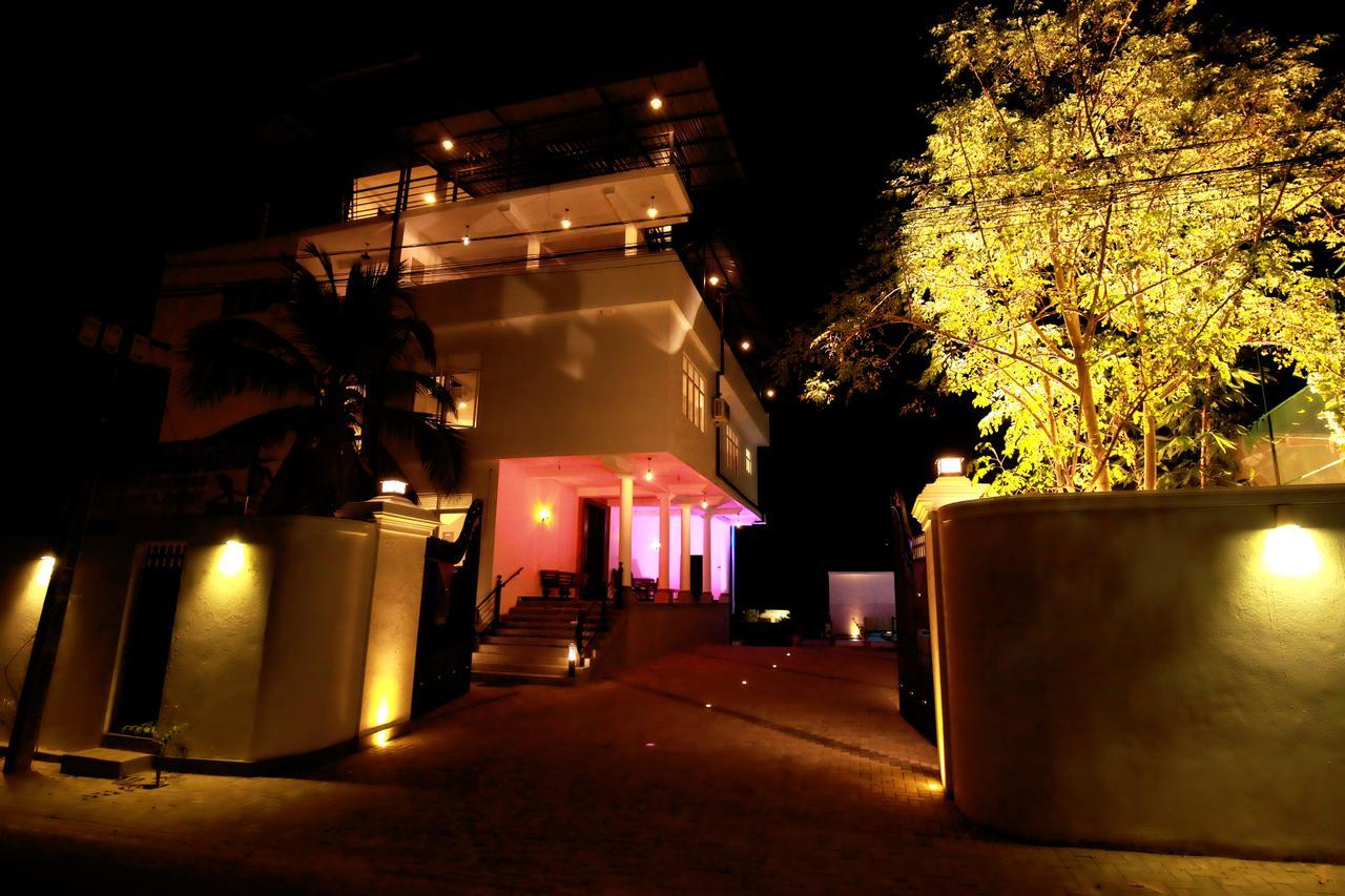 Lavenro Hotel & Resort Deniyaya Exterior photo
