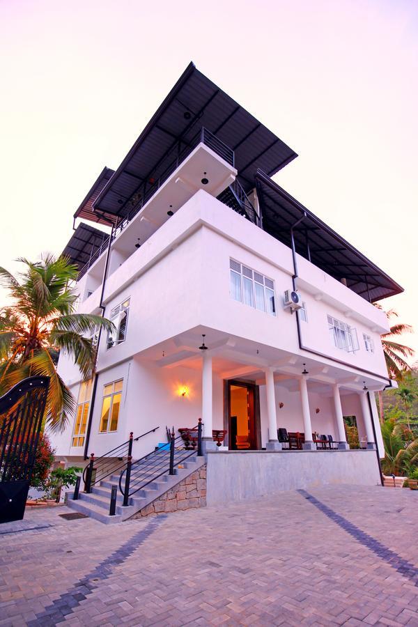 Lavenro Hotel & Resort Deniyaya Exterior photo
